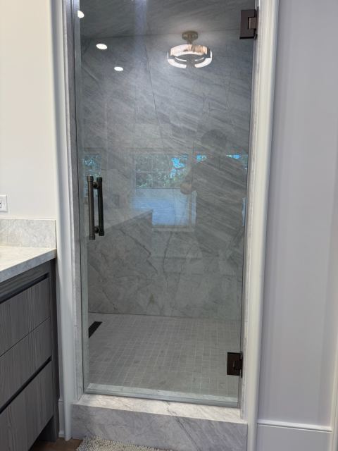 Showers & Jacuzzis